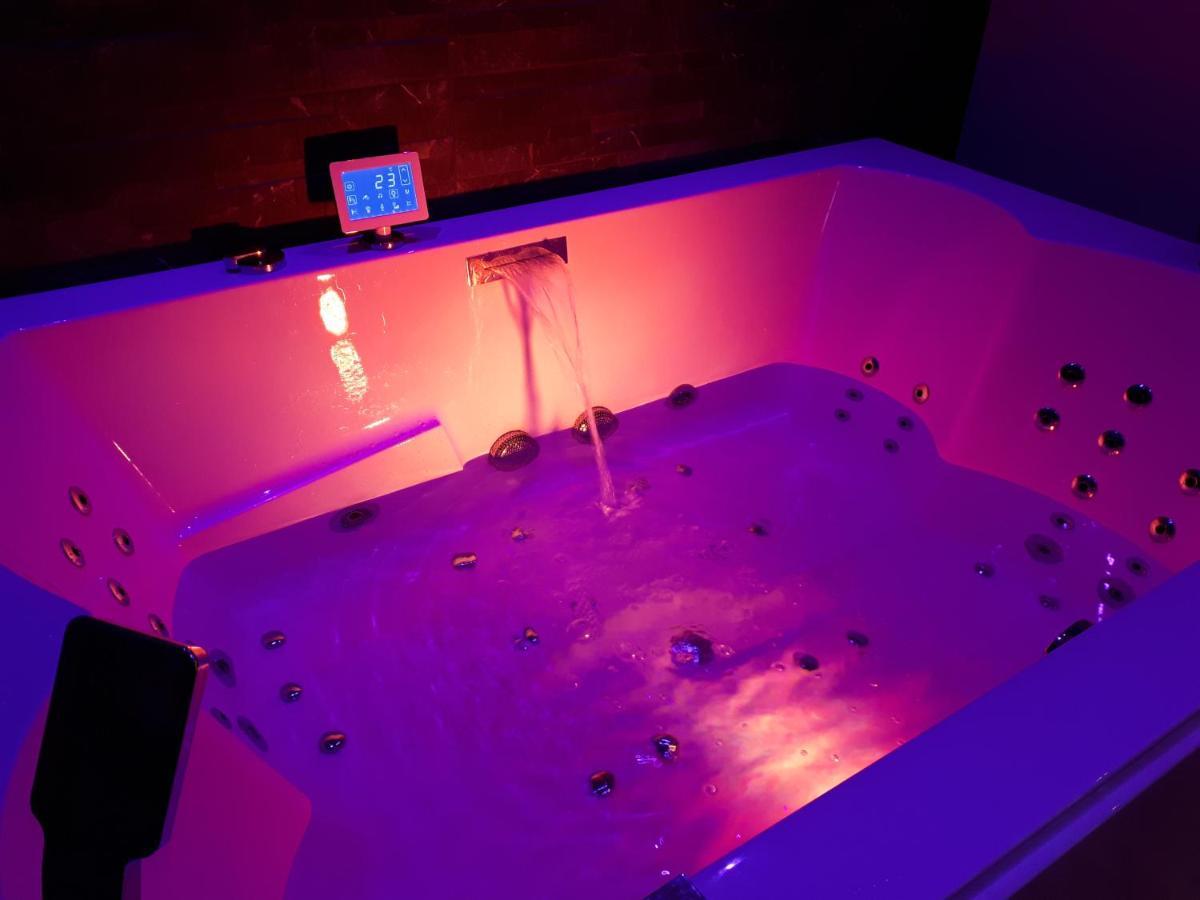 Spa Privatif Love Room, Le Hammam Et Bulles, Chez Nuits Chartraines Chartres Eksteriør billede