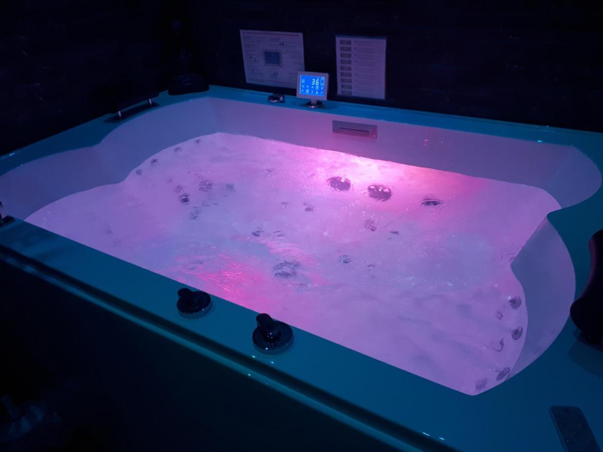 Spa Privatif Love Room, Le Hammam Et Bulles, Chez Nuits Chartraines Chartres Eksteriør billede